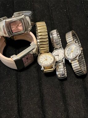 L👀K 5 Women’s Watches - need batteries
